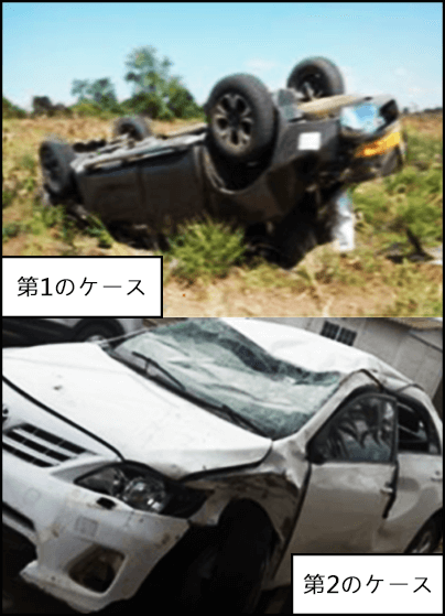 2台の自動車。グレー色の自動車は横転し、ボディに大きな凹みが数々見られます。白色の自動車はフロントガラスが大破しており、フロントホイールとルーフにも数々の凹みが見られます。