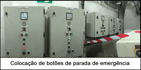 As bombas de lubrificante contêm os botões de parada de emergência sem capas protetoras. 