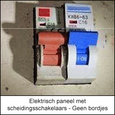 Afbeelding van elektrisch paneel met 2 scheidingsschakelaars – geen bordjes